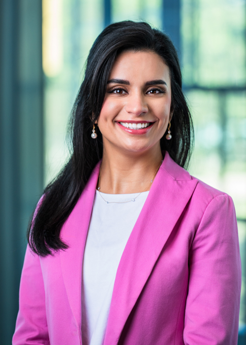 Nioz Rafii Sanderson headshot